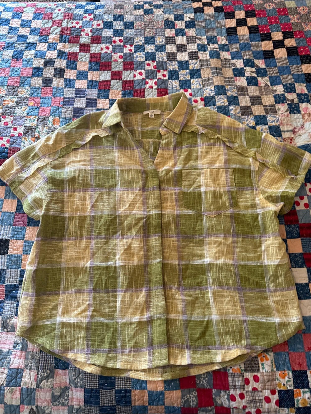 Easel Women’s Button Down Shirt Large